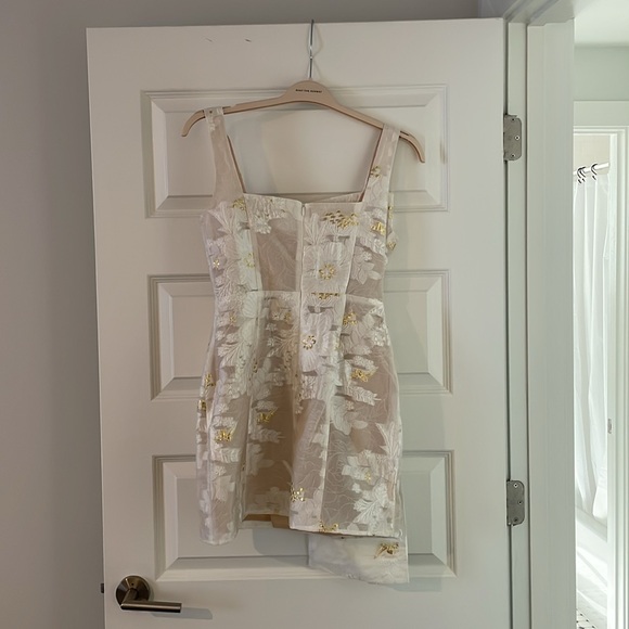 ELLIAT OCTAVIA BOW DRESS
SIZE SMALL - Picture 3 of 3